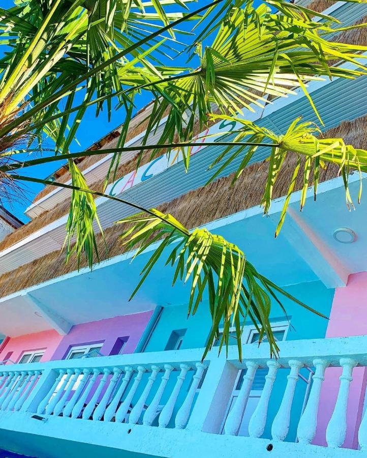 Хостел Casa Barbie Костінешть Екстер'єр фото