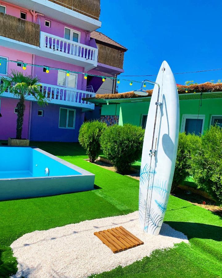 Хостел Casa Barbie Костінешть Екстер'єр фото