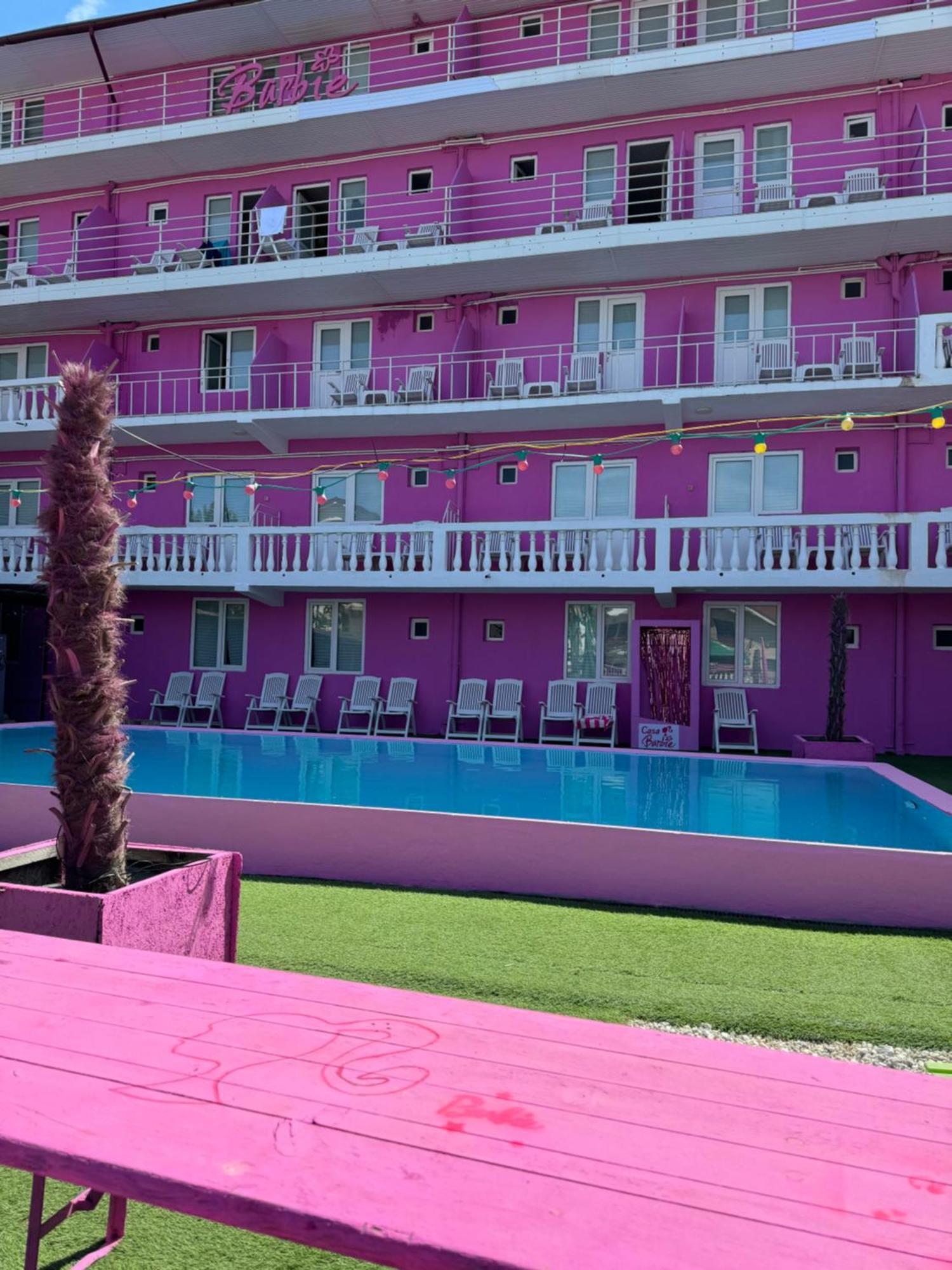 Хостел Casa Barbie Костінешть Екстер'єр фото