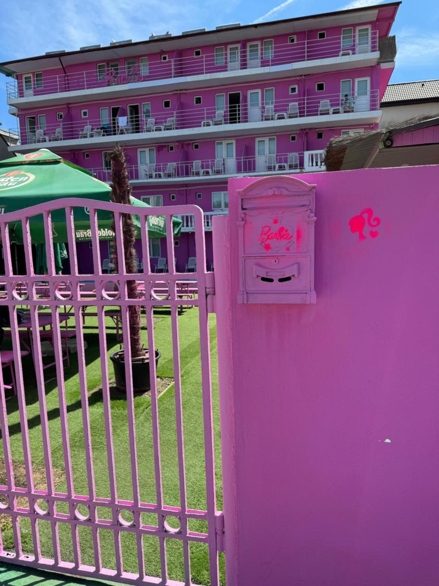 Хостел Casa Barbie Костінешть Екстер'єр фото