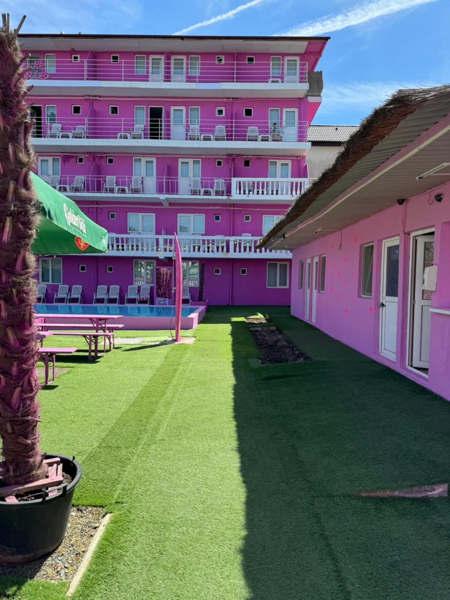 Хостел Casa Barbie Костінешть Екстер'єр фото