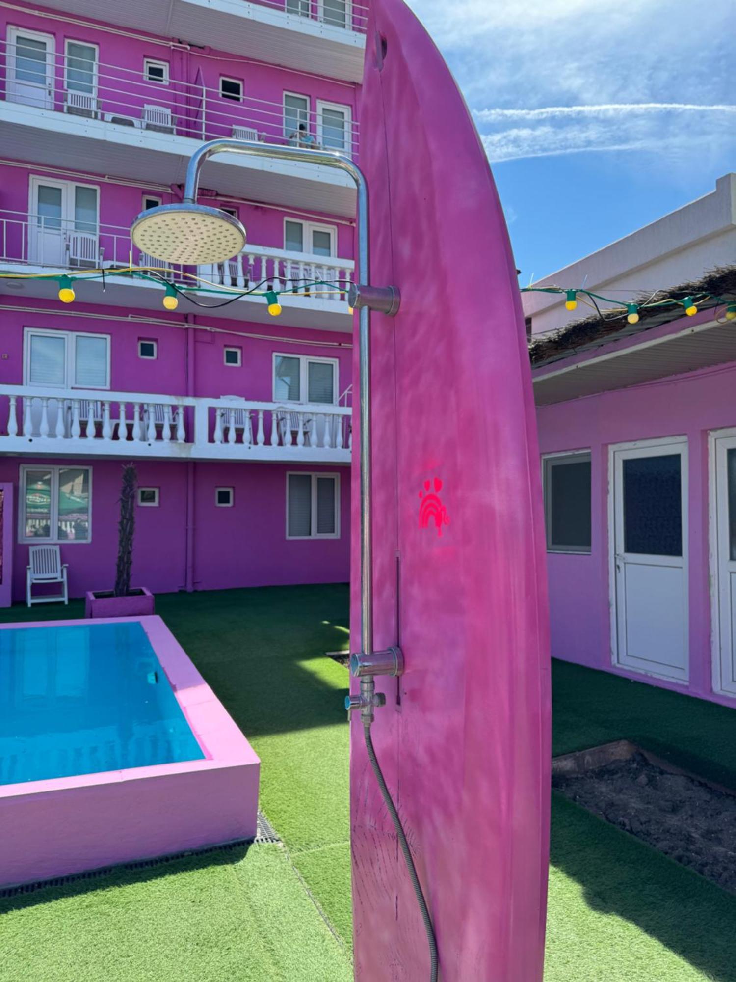 Хостел Casa Barbie Костінешть Екстер'єр фото