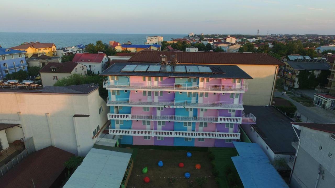 Хостел Casa Barbie Костінешть Екстер'єр фото